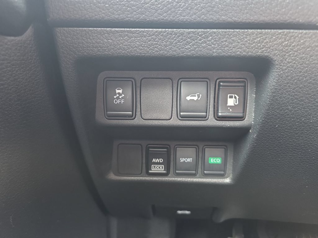 Used 2018 Nissan Rogue SV AWD/4WD image 42