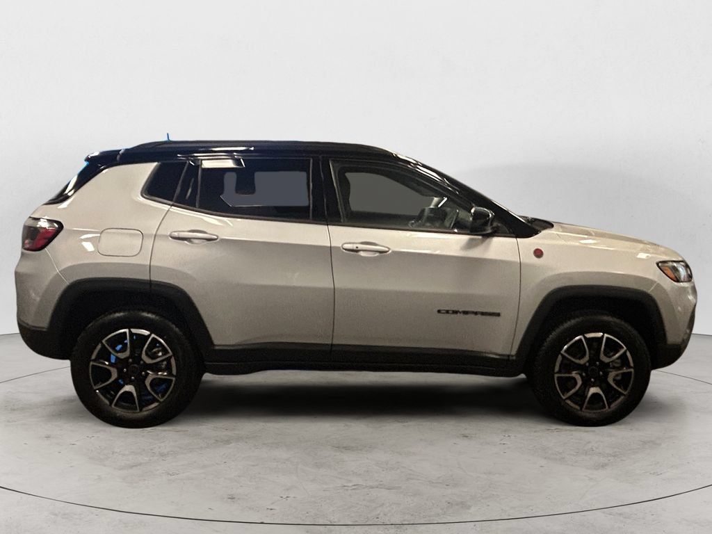 Used 2025 Jeep Compass Trailhawk AWD/4WD image 6