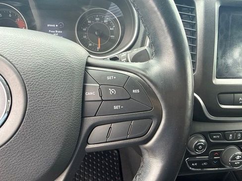 Used 2020 Jeep Cherokee Trailhawk AWD/4WD image 19