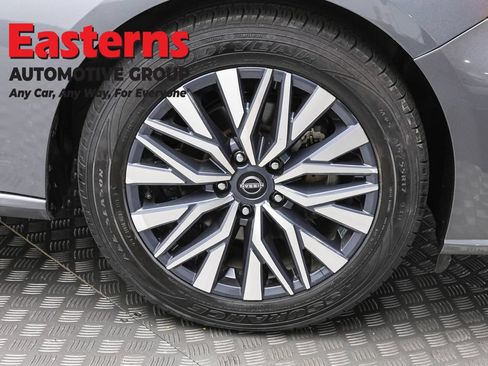 Used 2024 Nissan Altima 2.5 SV FWD image 31