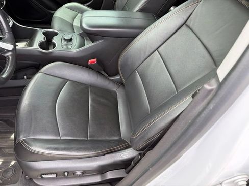 Used 2020 GMC Terrain SLT AWD/4WD image 16