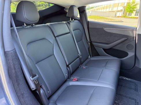 Used 2026 Tesla Model Y 2WD image 38