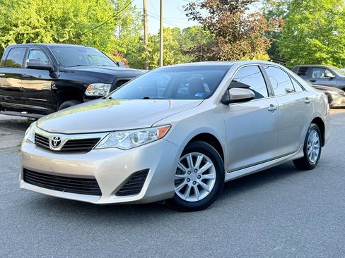 Used 2012 Toyota Camry FWD image 2