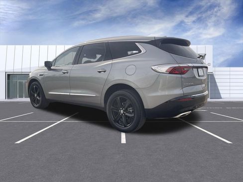 Used 2024 Buick Enclave Essence w/ Experience Buick Package FWD image 6