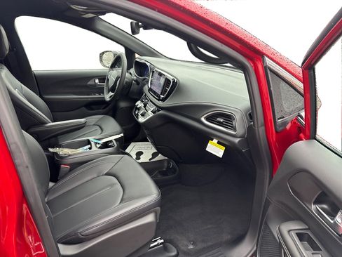New 2026 Chrysler Pacifica Select image 19
