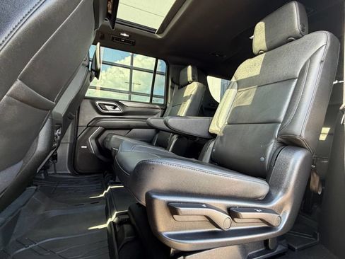 Used 2024 Chevrolet Suburban Z71 w/ Luxury Package AWD/4WD image 23