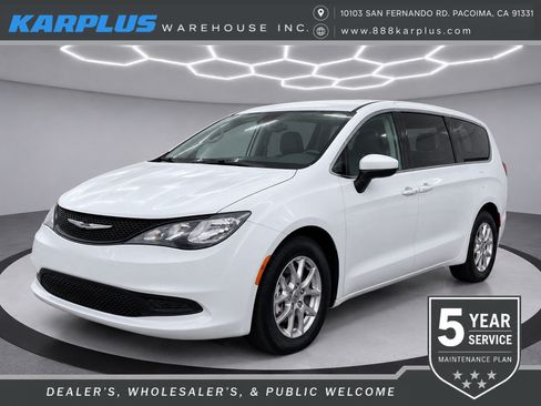 Used 2023 Chrysler Voyager LX FWD image 1