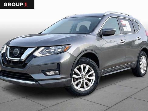 Used 2018 Nissan Rogue SV image 1