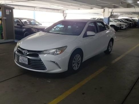 Used 2017 Toyota Camry LE FWD image 5