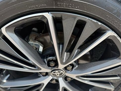 Used 2024 Toyota Prius XLE FWD image 15
