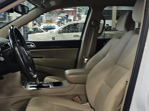 Used 2022 Jeep Grand Cherokee Laredo E w/ Security & Convenience Group AWD/4WD image 5