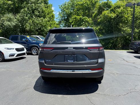 Used 2025 Jeep Grand Cherokee Laredo w/ Luxury Tech Group I AWD/4WD image 5