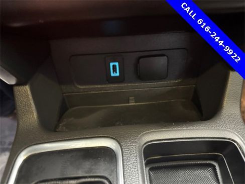 Used 2018 Ford Escape SE image 17