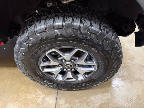 Used 2023 Ford Bronco Badlands image 10