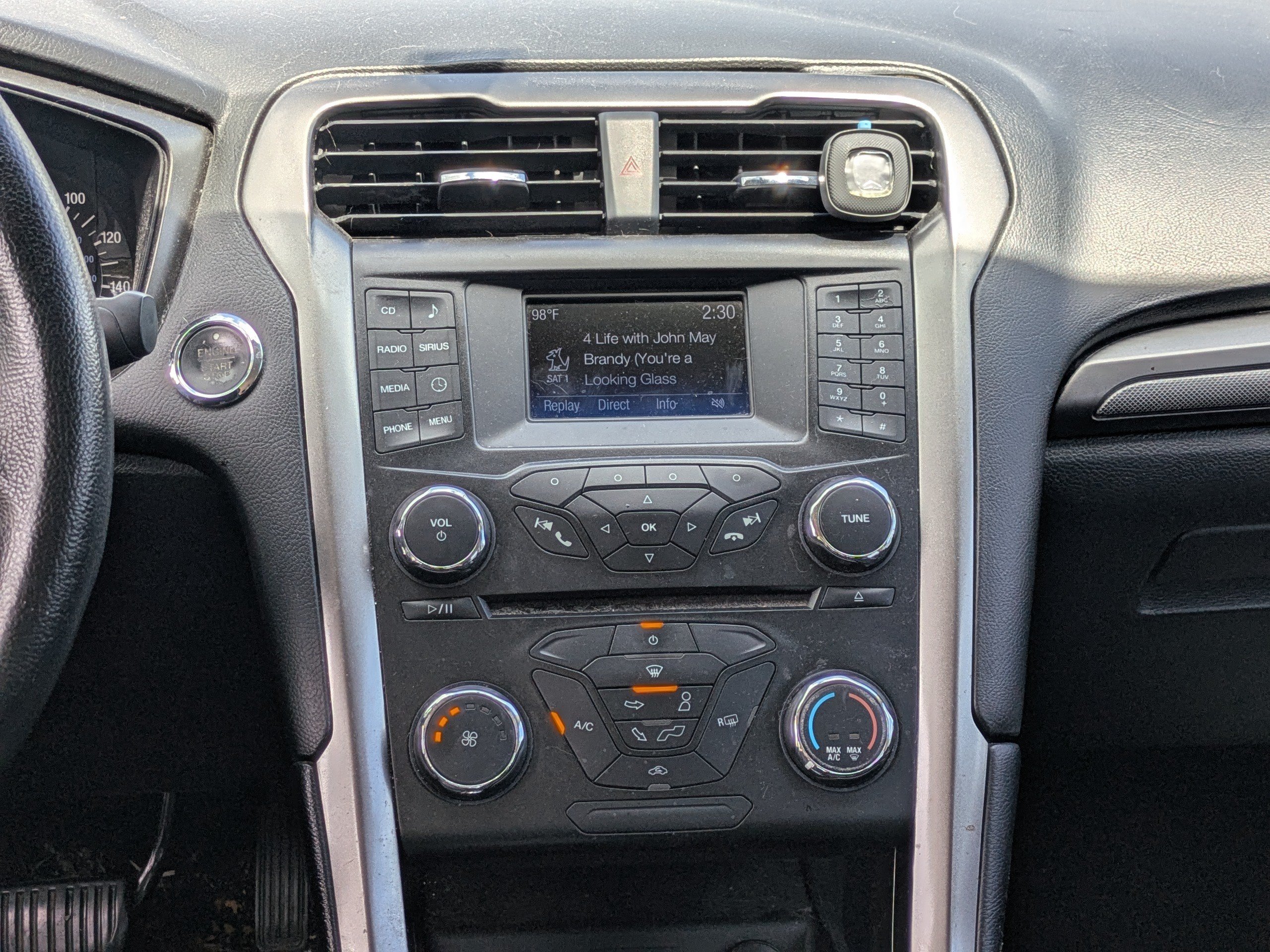 Used 2017 Ford Fusion SE FWD image 16