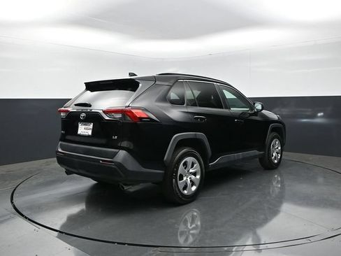 Used 2021 Toyota RAV4 LE FWD image 8