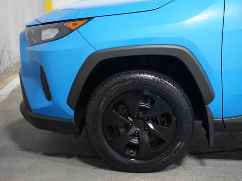 Used 2021 Toyota RAV4 LE image 5