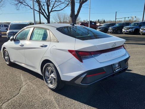 New 2026 Hyundai Elantra SE image 3