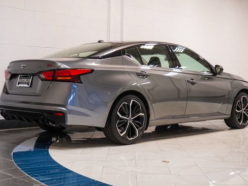 Used 2024 Nissan Altima 2.5 SR FWD image 32