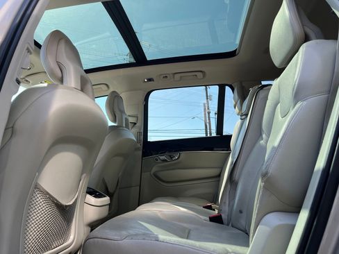 Used 2016 Volvo XC90 T6 Momentum w/ Momentum Plus Package AWD/4WD image 8