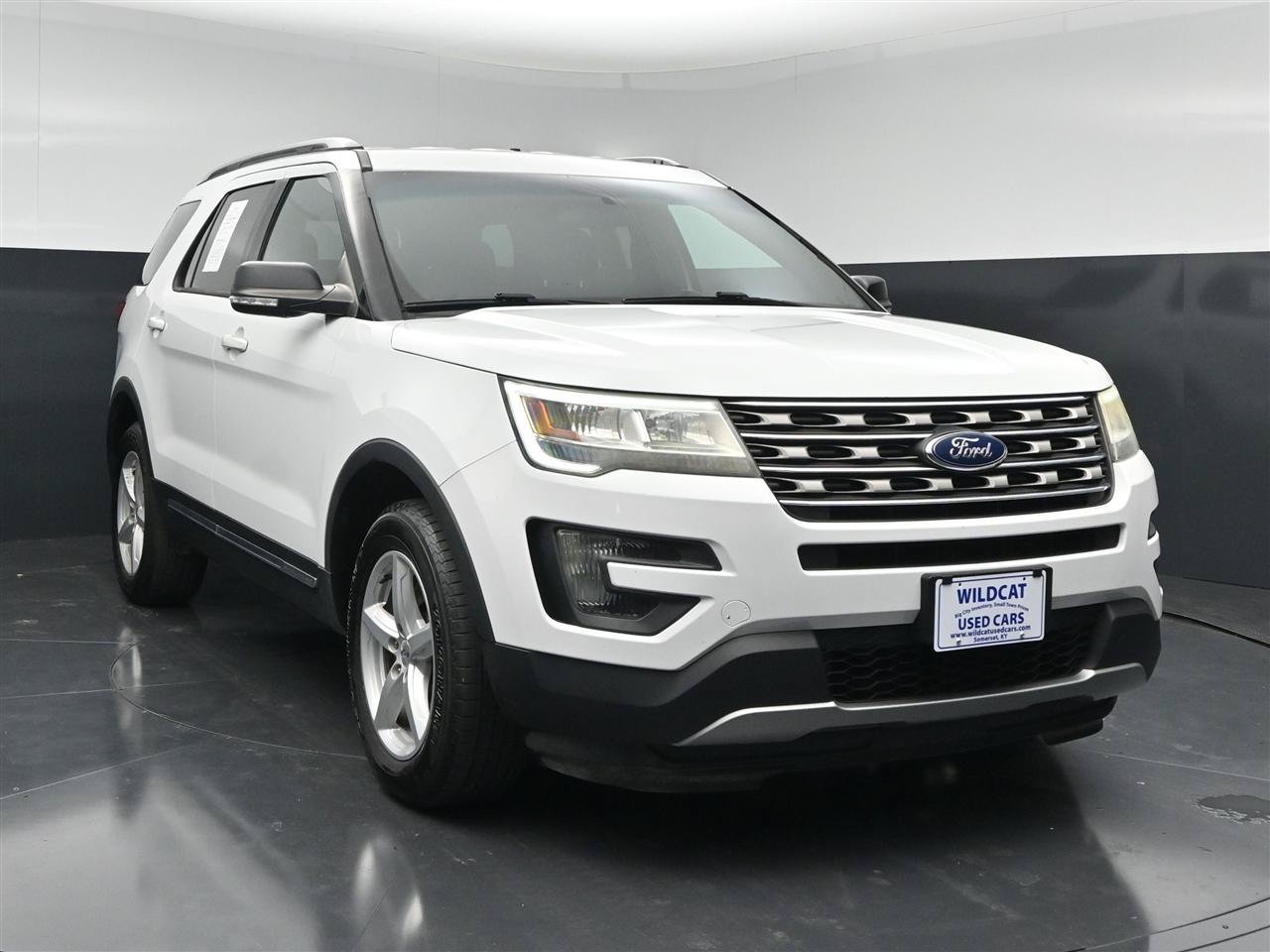 Used 2016 Ford Explorer XLT AWD/4WD image 1