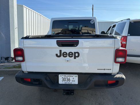 Used 2025 Jeep Gladiator Sport image 10