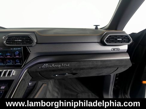 Used 2024 Lamborghini Urus Performante AWD/4WD image 35