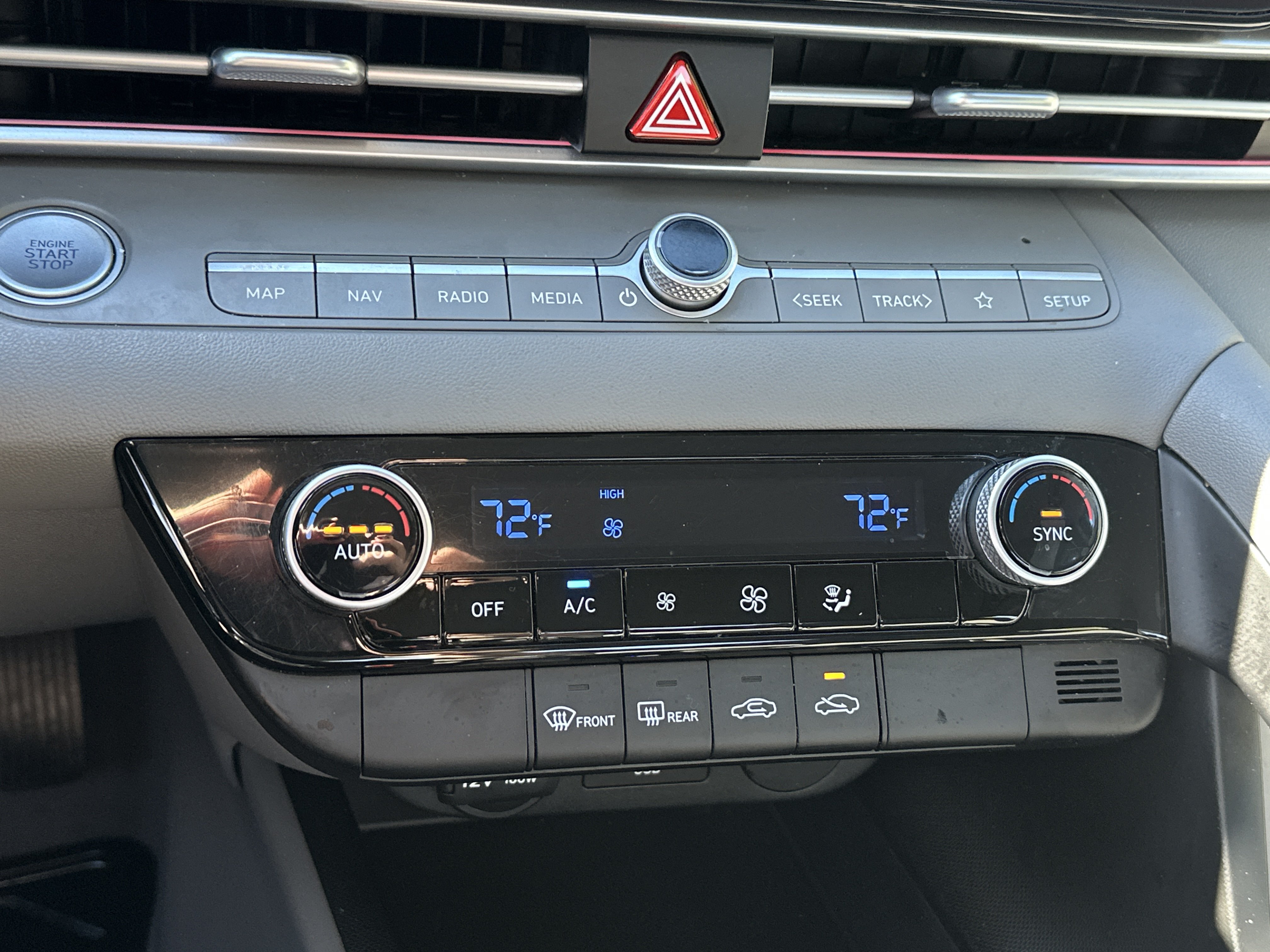 Certified 2024 Hyundai Elantra SEL FWD image 19