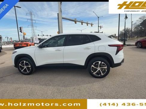 Used 2024 Chevrolet Trax RS w/ Driver Confidence Package image 5