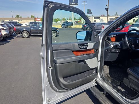 Used 2022 Lincoln Navigator Reserve AWD/4WD image 11