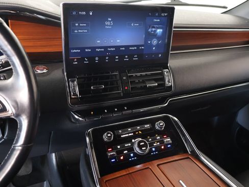 Used 2023 Lincoln Navigator L Reserve AWD/4WD image 5