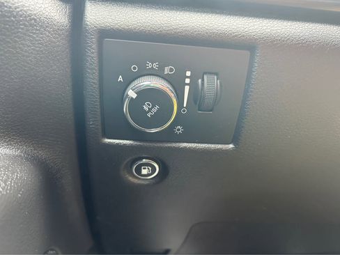 Used 2021 Jeep Grand Cherokee Laredo image 26