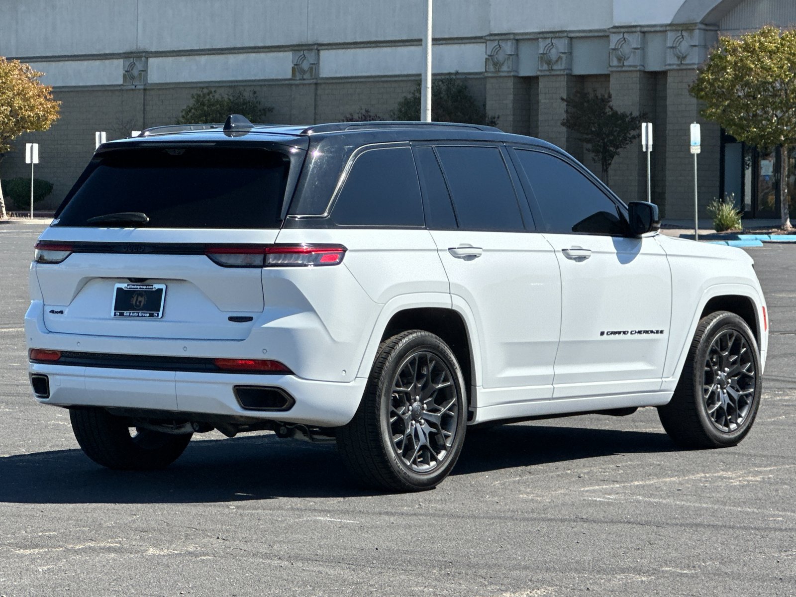Used 2025 Jeep Grand Cherokee Summit AWD/4WD image 4