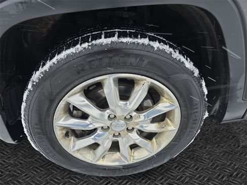 Used 2015 Jeep Cherokee Limited image 11