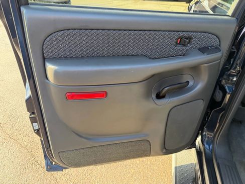 Used 2004 Chevrolet Avalanche Z71 w/ Preferred Equipment Group image 23