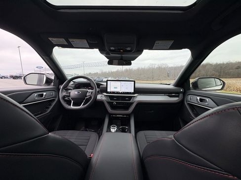 Used 2025 Ford Explorer ST-Line image 28