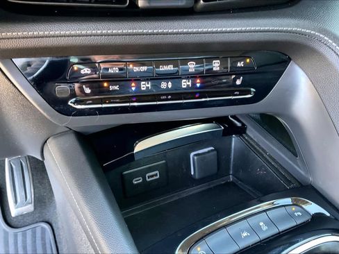 Used 2023 Buick Envision Preferred image 33