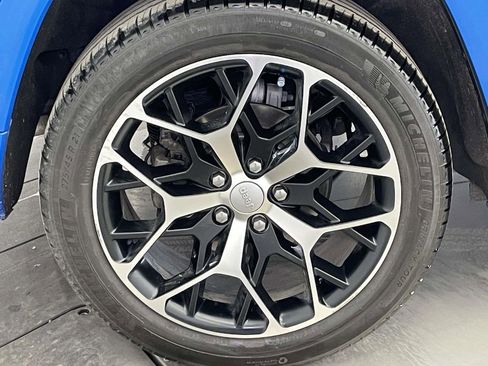 Used 2023 Jeep Grand Cherokee Summit image 14