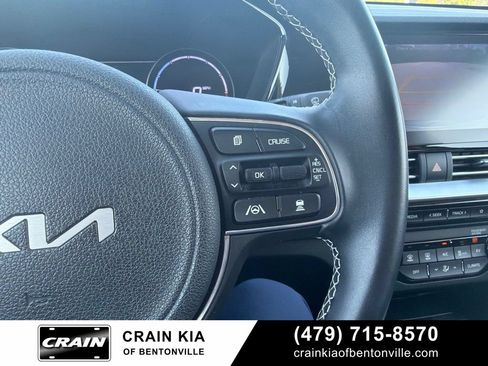 Certified 2022 Kia Niro EX FWD image 22