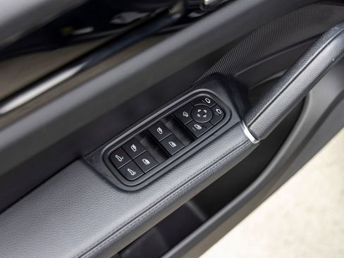Certified 2022 Porsche Cayenne S AWD/4WD image 26