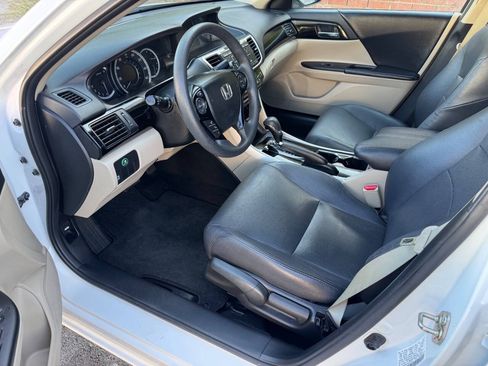 Used 2016 Honda Accord LX image 16