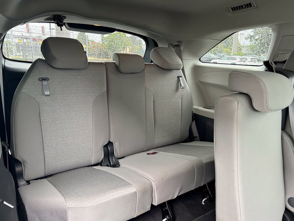 Certified 2024 Toyota Sienna LE AWD/4WD image 17