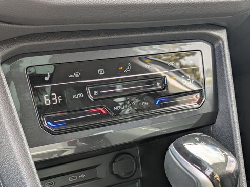 Used 2023 Volkswagen Tiguan SE w/ Panoramic Sunroof Package AWD/4WD image 19