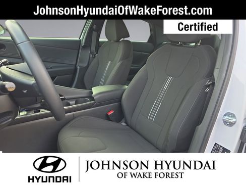 Certified 2025 Hyundai Elantra SEL image 22