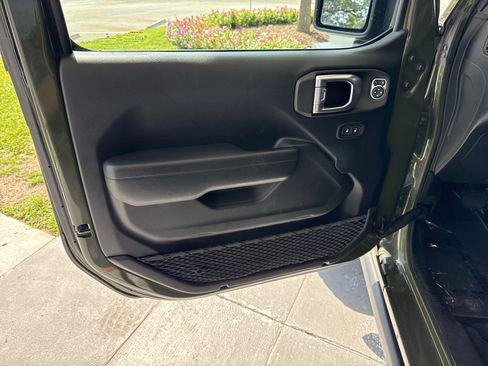 Used 2022 Jeep Wrangler Unlimited Rubicon w/ Steel Bumper Group AWD/4WD image 13