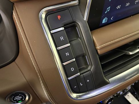 Used 2024 Chevrolet Suburban High Country w/ Premium Package image 32