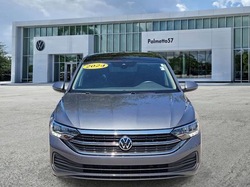 Used 2024 Volkswagen Jetta SE FWD image 2