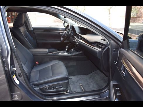 Used 2016 Lexus ES 350 w/ Navigation System Package FWD image 33