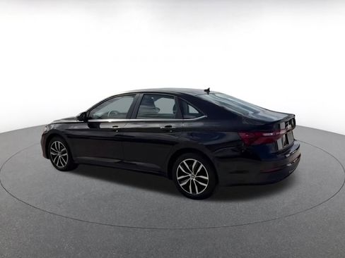 Used 2025 Volkswagen Jetta SE image 10