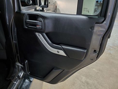 Used 2014 Jeep Wrangler Unlimited Sahara w/ Connectivity Group AWD/4WD image 24